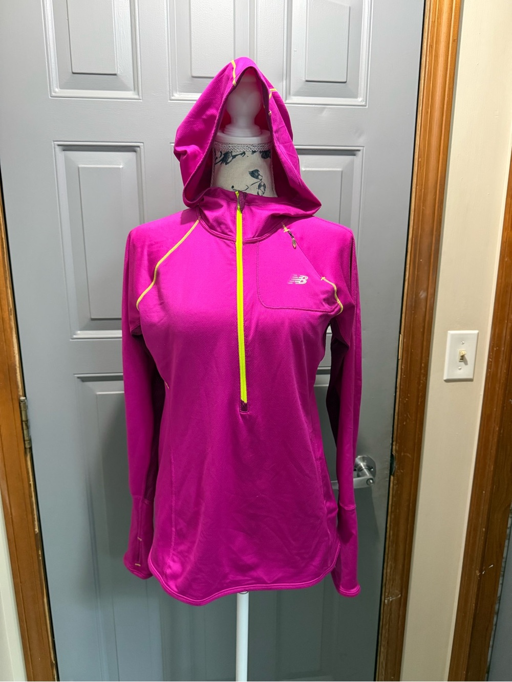 New Balance- Women’s running Hooded Pullover - Fuchsia (medium)